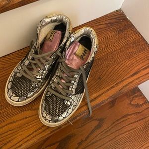 P448 high top glitter sneakers size 37